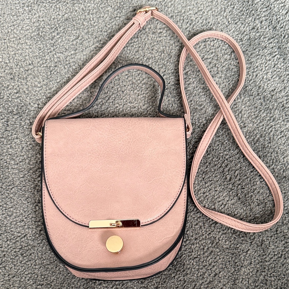 Summer Rose by FabFitFun! Elegant Pink Faux Leather Crossbody Bag! 8”x7”x2”.